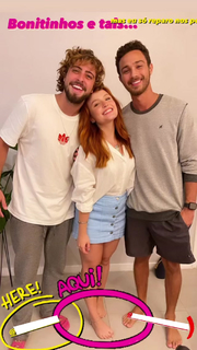 Larissa Manoela feet photo thumbnail