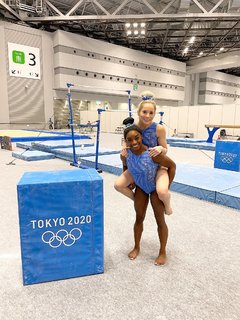 Simone Biles feet photo thumbnail