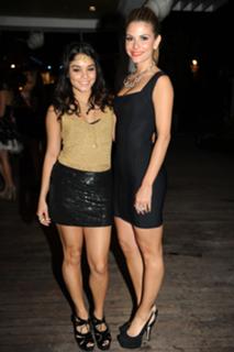 Vanessa Hudgens feet photo thumbnail