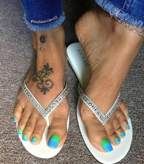 Deedee Rican feet photo thumbnail