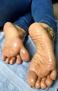 Deedee Rican feet photo thumbnail