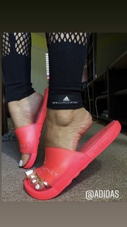 Deedee Rican feet photo thumbnail