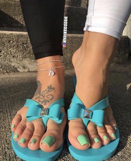 Deedee Rican feet photo thumbnail