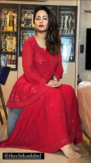 Hina Khan feet photo thumbnail