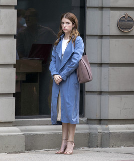 Anna Kendrick feet photo thumbnail