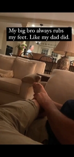 Chelsea Handler feet photo thumbnail