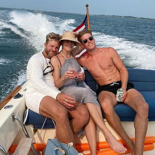 Chelsea Handler feet photo thumbnail