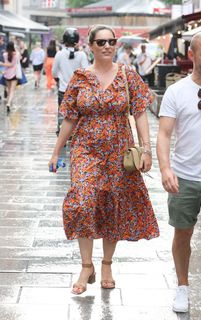 Kelly Brook feet photo thumbnail