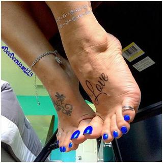 Deedee Rican feet photo thumbnail