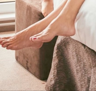 Veronica Maya feet photo thumbnail
