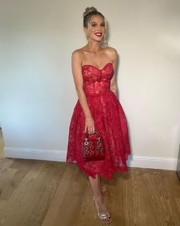 Helen Flanagan feet photo thumbnail