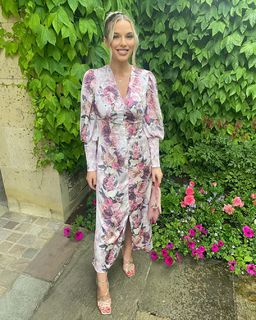 Helen Flanagan feet photo thumbnail