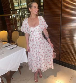 Helen Flanagan feet photo thumbnail