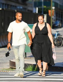 Ashley Graham feet photo thumbnail