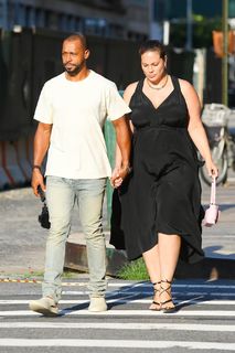Ashley Graham feet photo thumbnail