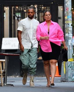 Ashley Graham feet photo thumbnail