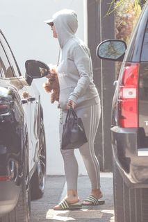 Katy Perry feet photo thumbnail