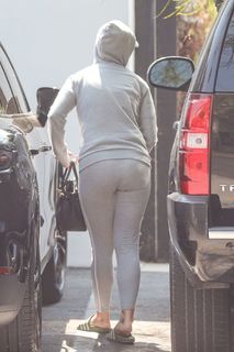 Katy Perry feet photo thumbnail