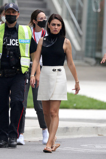 Mila Kunis feet photo thumbnail