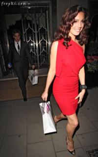 Kelly Brook feet photo thumbnail