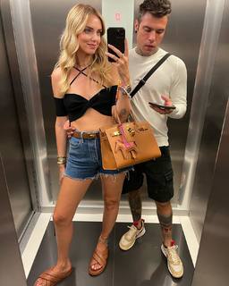 Chiara Ferragni feet photo thumbnail