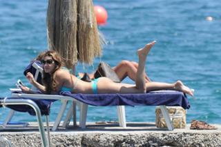 Kelly Brook feet photo thumbnail