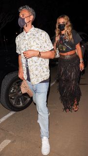 Rita Ora feet photo thumbnail