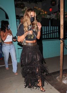 Rita Ora feet photo thumbnail