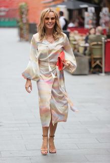 Amanda Holden feet photo thumbnail