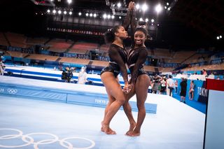 Simone Biles feet photo thumbnail
