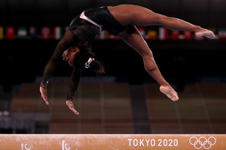 Simone Biles feet photo thumbnail