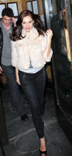 Kelly Brook feet photo thumbnail