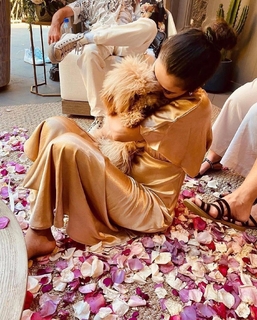 Selena Gomez feet photo thumbnail
