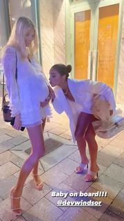 Olivia Culpo feet photo thumbnail