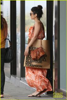 Vanessa Hudgens feet photo thumbnail
