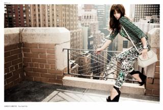 Ashley Greene feet photo thumbnail