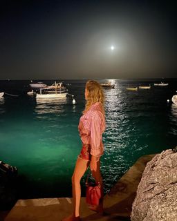Alessia Marcuzzi feet photo thumbnail