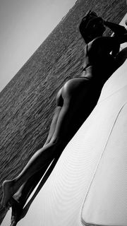 Cristina Buccino feet photo thumbnail