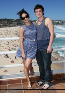 Vanessa Hudgens feet photo thumbnail