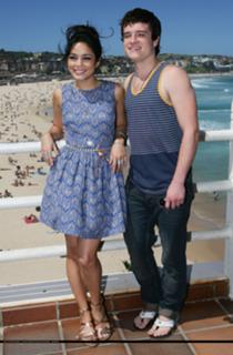 Vanessa Hudgens feet photo thumbnail