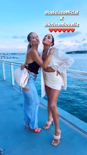Olivia Culpo feet photo thumbnail