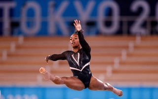 Simone Biles feet photo thumbnail