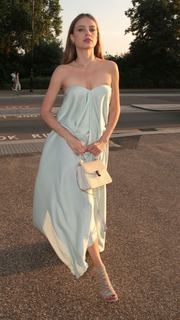 Xenia Tchoumitcheva feet photo thumbnail