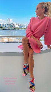 Nastia Liukin feet photo thumbnail