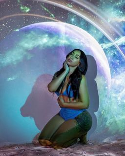 Queen Naija feet photo thumbnail