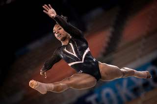 Simone Biles feet photo thumbnail