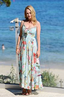 Heather Graham feet photo thumbnail