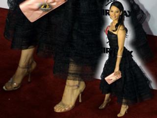 Lucy Liu feet photo thumbnail