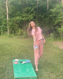 Michelle Monaghan feet photo thumbnail