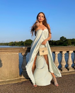Xenia Tchoumitcheva feet photo thumbnail